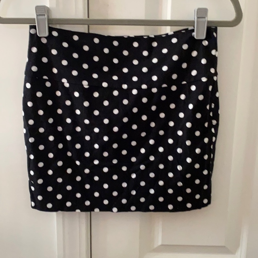 Analogy black and white skirt size large